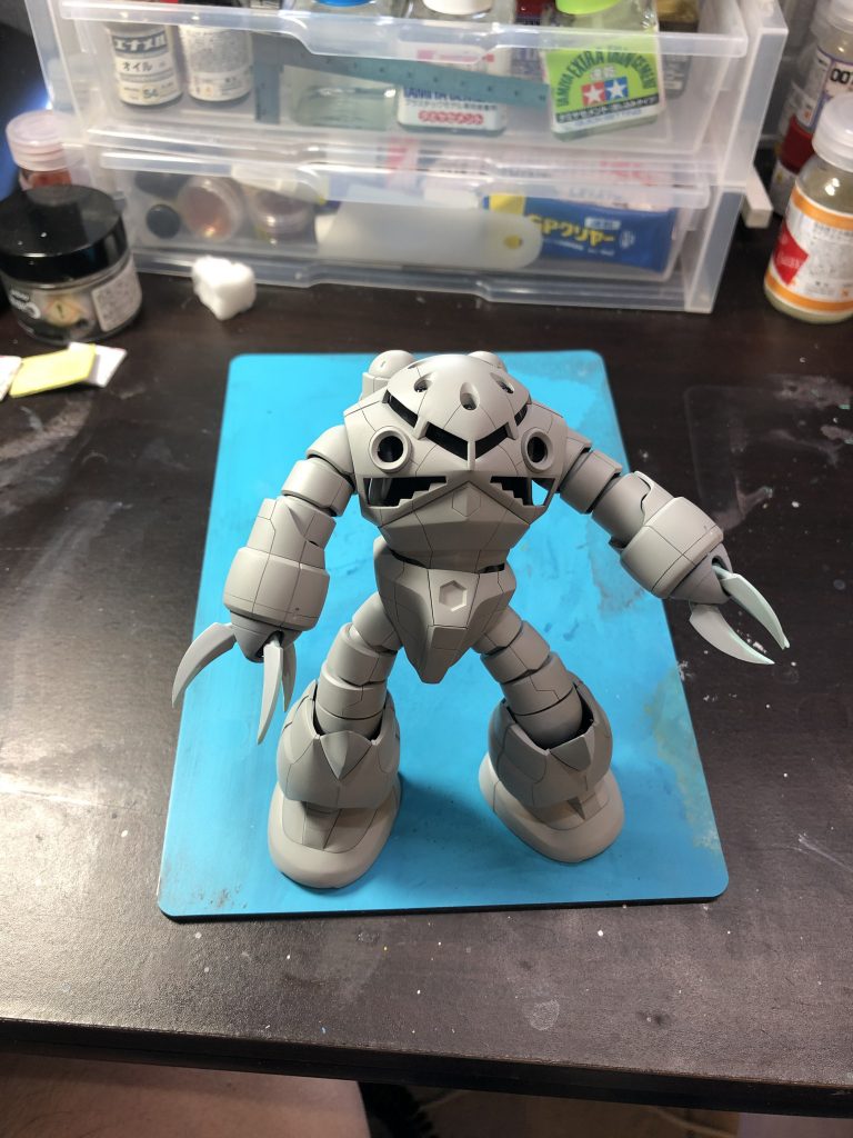 スジボリ、表面処理後に本サフ吹いたこの状態が一番好きかもしれません。