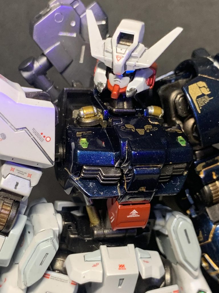 とはいえ拭き取りが甘いのであらはご容赦という感じ。ただまぁあの世界観だし、コレくらいはいいかなとあえてそのままです。