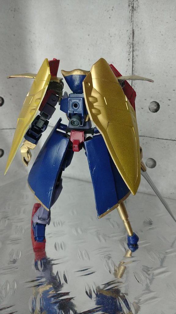 リアビュー腰や肩などの装甲はハイドラガンダムのアーマーを加工して使用しています。特に腰部分は海賊っぽさが上手く表現できたなと思います。