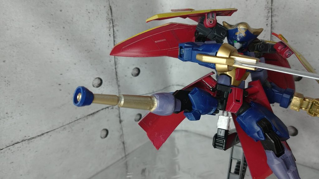 この機体の目玉その2義足兼ドッズバスターですドッズバスターは砲身だけ切り取り足に接続。先端のキャップにはMSスパイクのパーツを使用してます