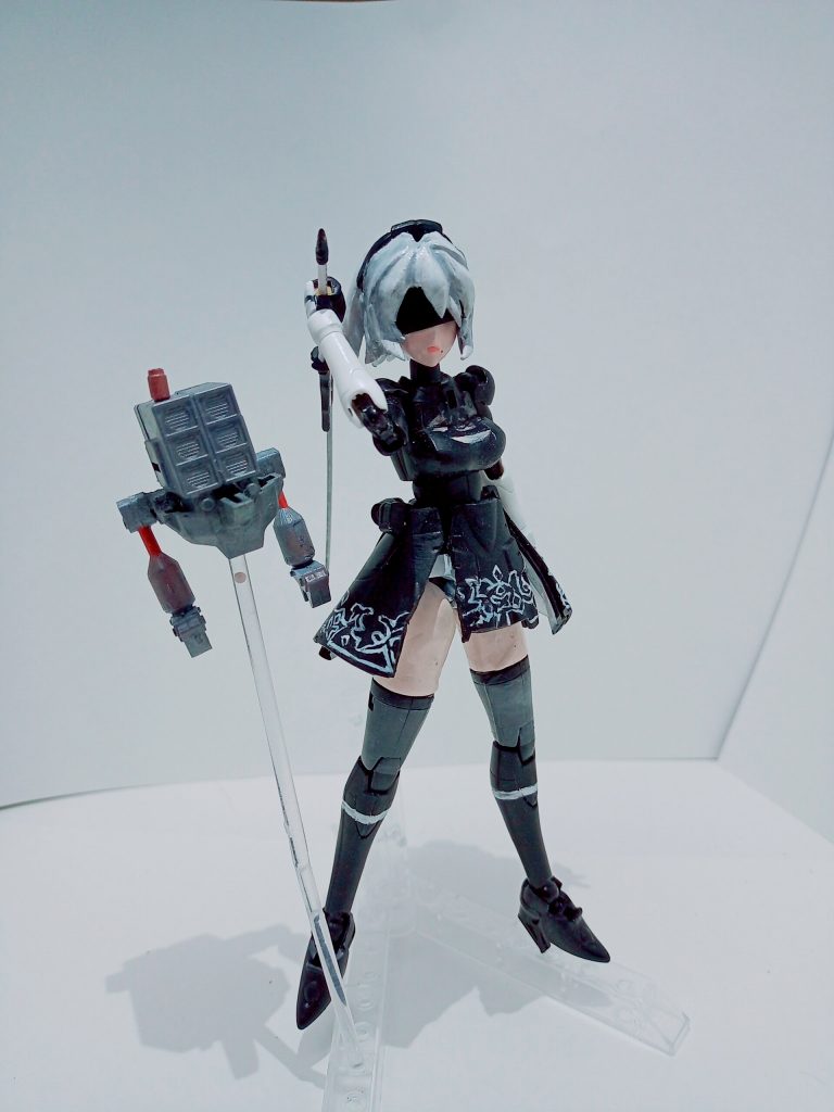 スカートの模様が鬼畜でした。雑になりましたがご勘弁をば。瞳を書かなくていいのは楽でイイネwポッドはザクのミサイルポッドと旧キットのおまけボールの腕で適当に作りましたw