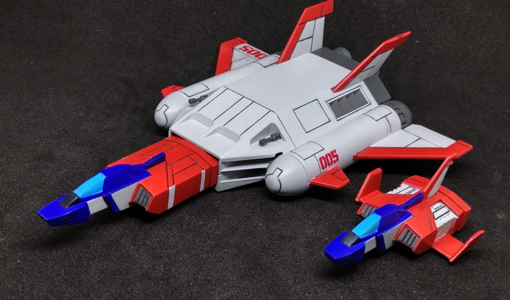 セイラ機は軽くウォッシングもしたのですが、映画冒頭のキャメル艦隊戦の時にはスレッガー機はまだそんなに汚れてないかなという理由でウォッシング無し…という言い訳で手抜きです(笑)まぁ単にセイラ機のウォッシングがパット見判りにくいので比較用にピカピカなのも並べようかなってところも理由としてはあります。