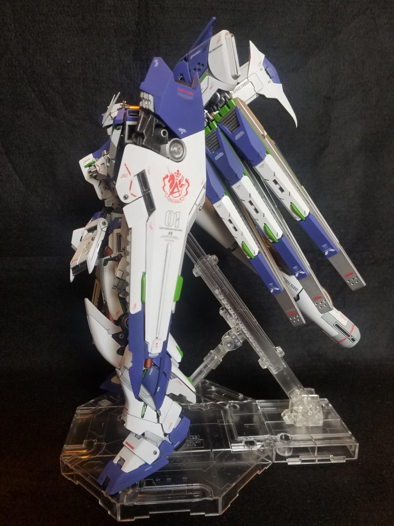 シールドにアイフィールド的なデザインをぶちこみました(^-^)/丸い部品はボールペンの頭です。