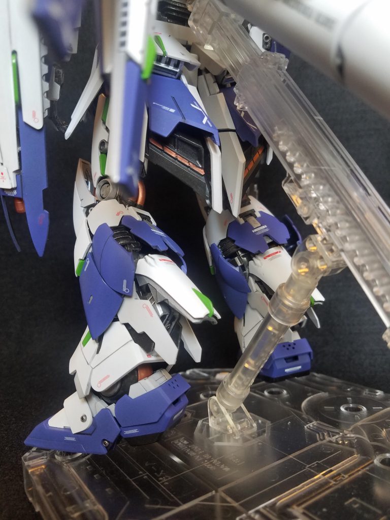 お尻やふくらはぎまわりの展開ギミックがカッチョイイですよね❗