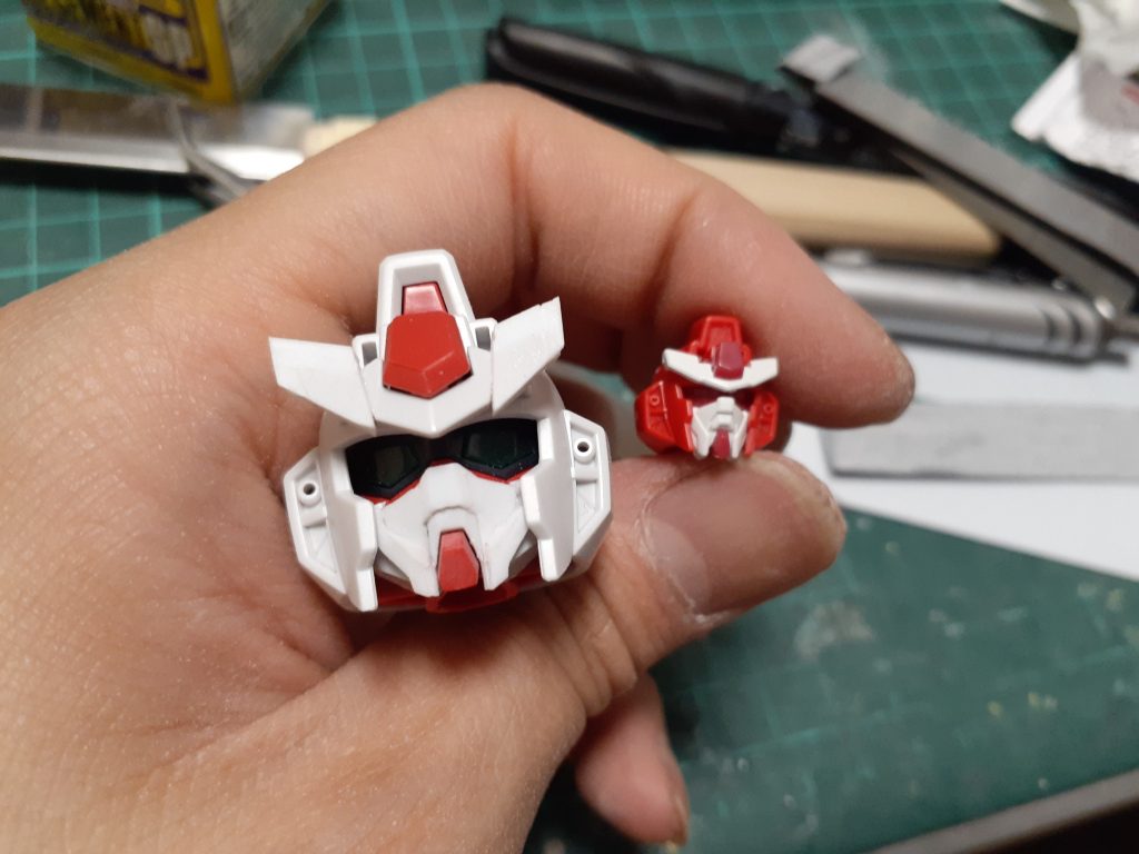 お顔はフェイスとアンテナを形状変更