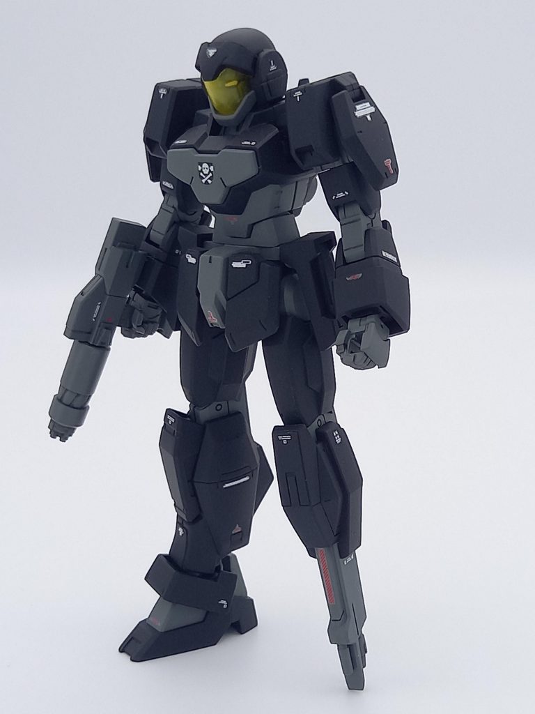 AGEシリーズに出てくる宇宙海賊ビシディアンが所有する機体として作成しました。機体名はアデルヒデンです。ヒデンには隠れたという意味があり、ビシディアンの機体のパーソナルカラーの黒のカラーリングにも合っているのではないでしょうか?