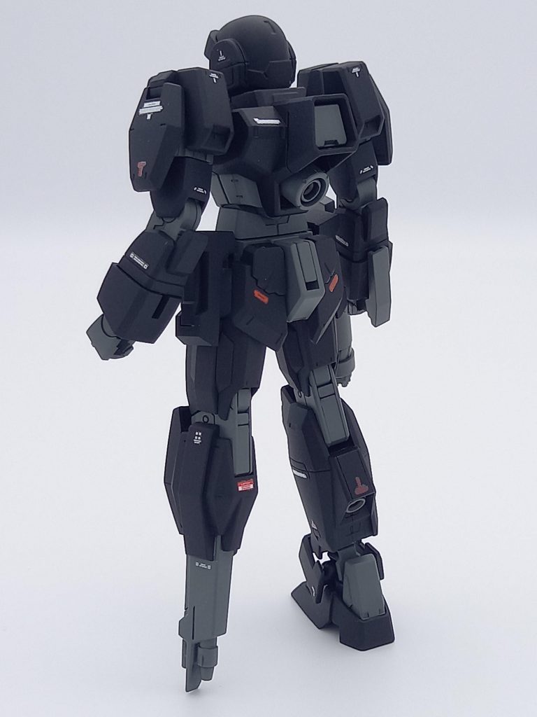 マッドーナ工房製のMSを主力にしているビシディアンですが、連邦軍ともパイプがあり、連邦軍製のMSも手に入れる事が出来たのではないでないかと思います…また、パイロットの中にも連邦に疑問を持った、元連邦軍のパイロットもいたと思いますので、そのパイロットが使用している機体です。