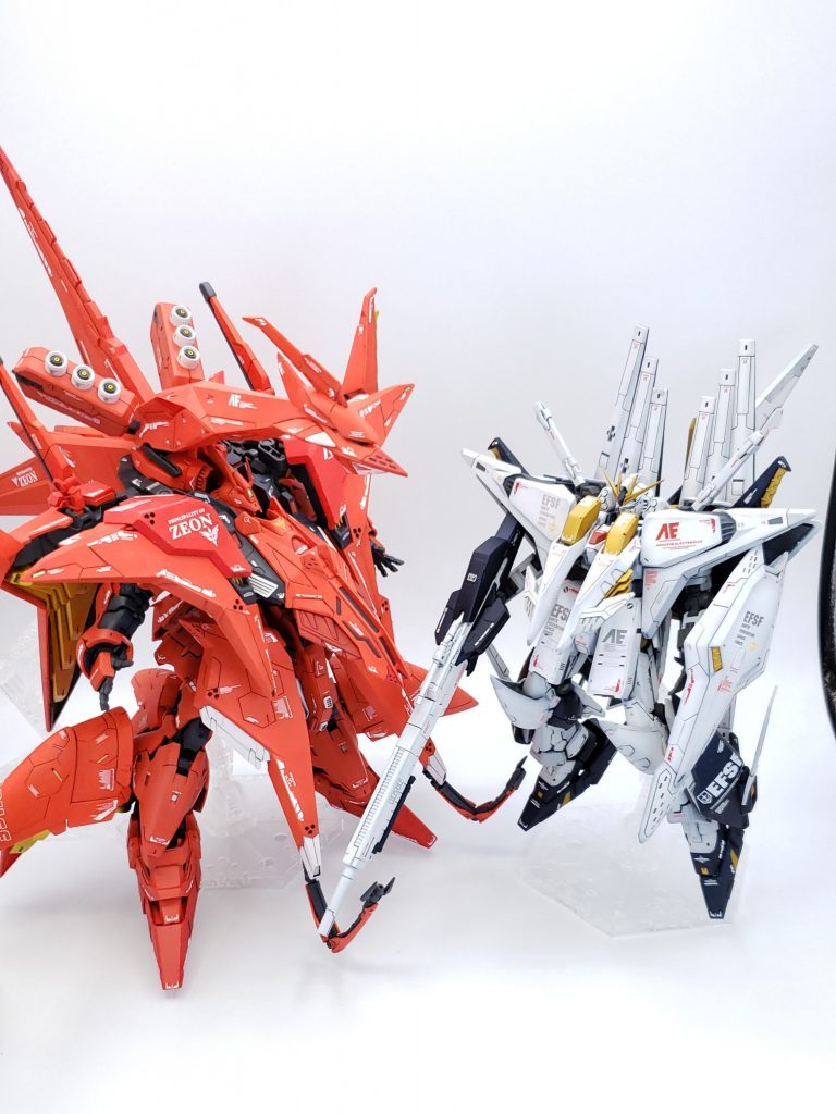 最後に前作のサザビーtypeペーネロペー(サザペー)とのツーショット✨ハサウェイがマフティーではなく、アムロとシャアどちらかの意志を継いで連邦とジオンに…という妄想シリーズでした✨