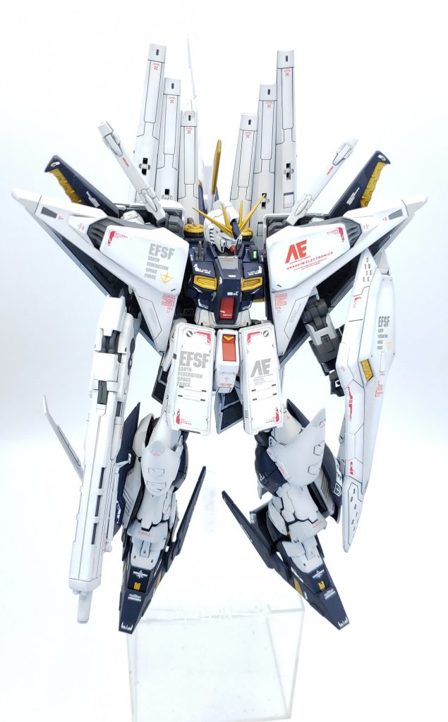 『僕は変わるよ、変えてみせるよ…』ネオ・ジオンに鹵獲されたペーネロペー(サザペー)に対抗するため、試作ミノフスキークラフト(クスィーアーマー)をνガンダムに換装した機体…という妄想✨