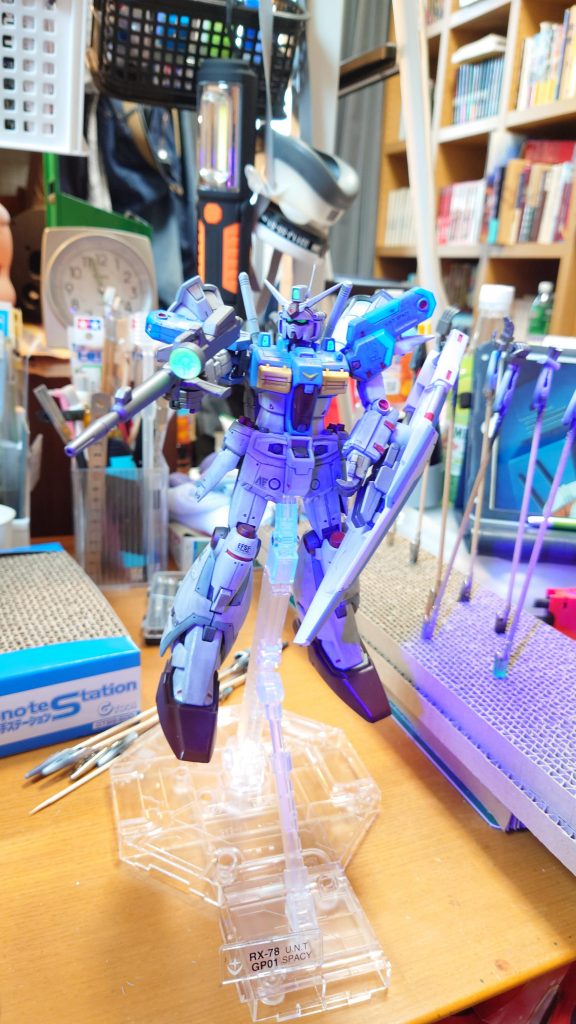 蛍光塗料で部分的に光らせてます。暗く無いのでわかりにくいですね……