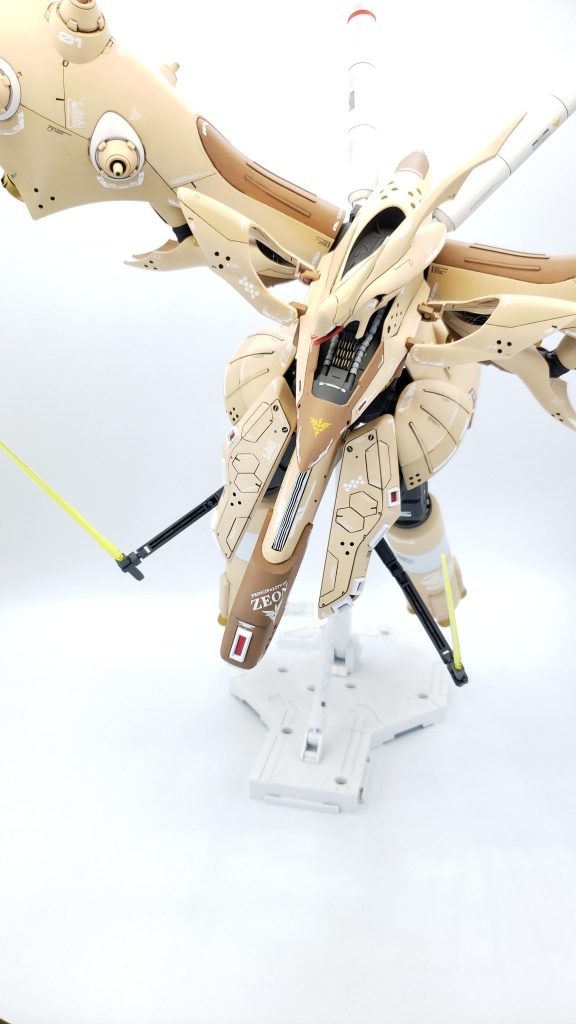 クローで機体を掴んで隠し腕のビームサーベルで串刺しにします✨