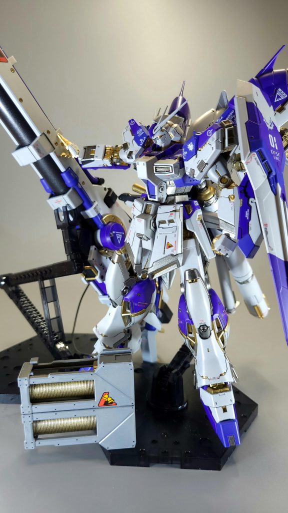 以上、RG Hi-νガンダム＆ハイパーメガバズーカランチャーでした。無改造でここまでの造形になるのは正直感動します。手に入りにくいことを除けば最高のキットだと思いますね。最後まで見て頂きありがとうございました！