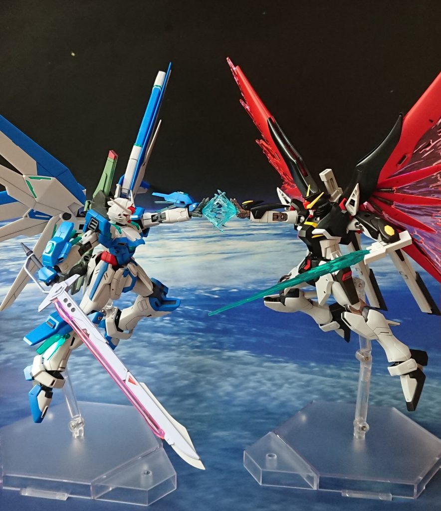 ガンダムヘリオスとの対決。装備を交換しあった仲です。