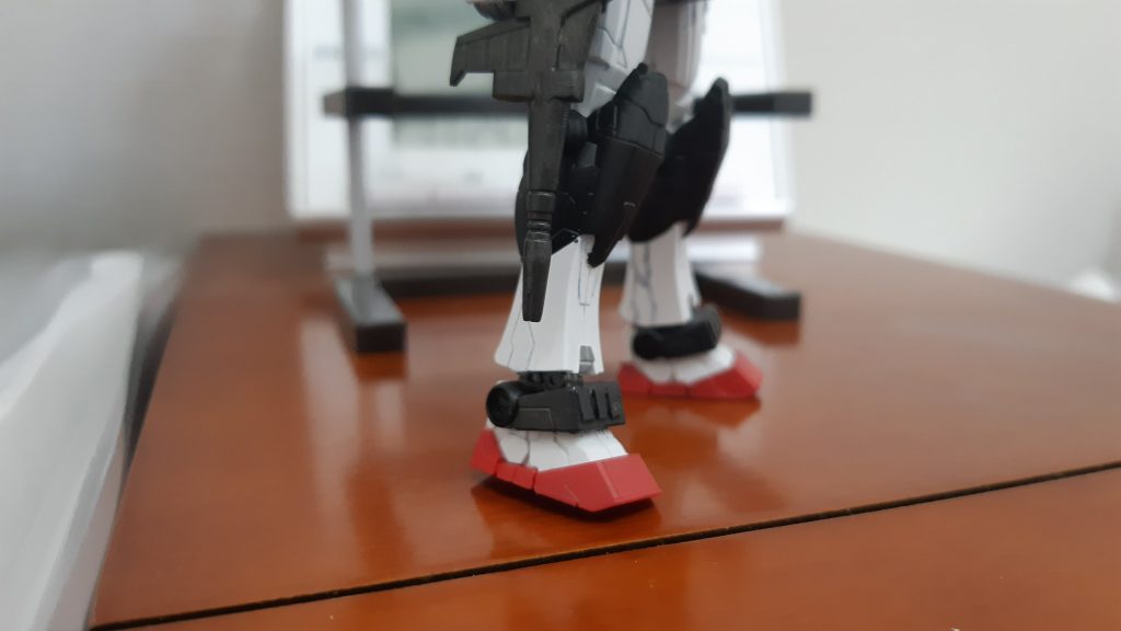 アンクル部はかなりごまかしてます。本来抜き穴なのに、プラ板貼って、遠目にらしく見えれば良いかなくらいです。