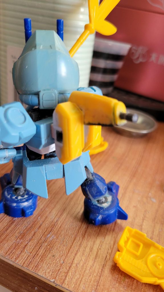 尾翼部份可轉動