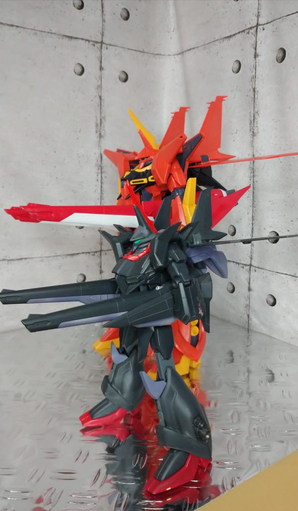 制作途中の一枚実は前にHGでも作っており今回はそれの続きでした。HGのやつは結構弄ってますが、RE/100はデカいバウってだけで十分なのでお手軽改造位に留めておきました