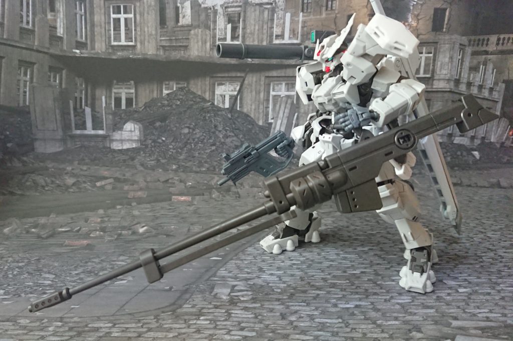 210mm対物ライフルを装備。