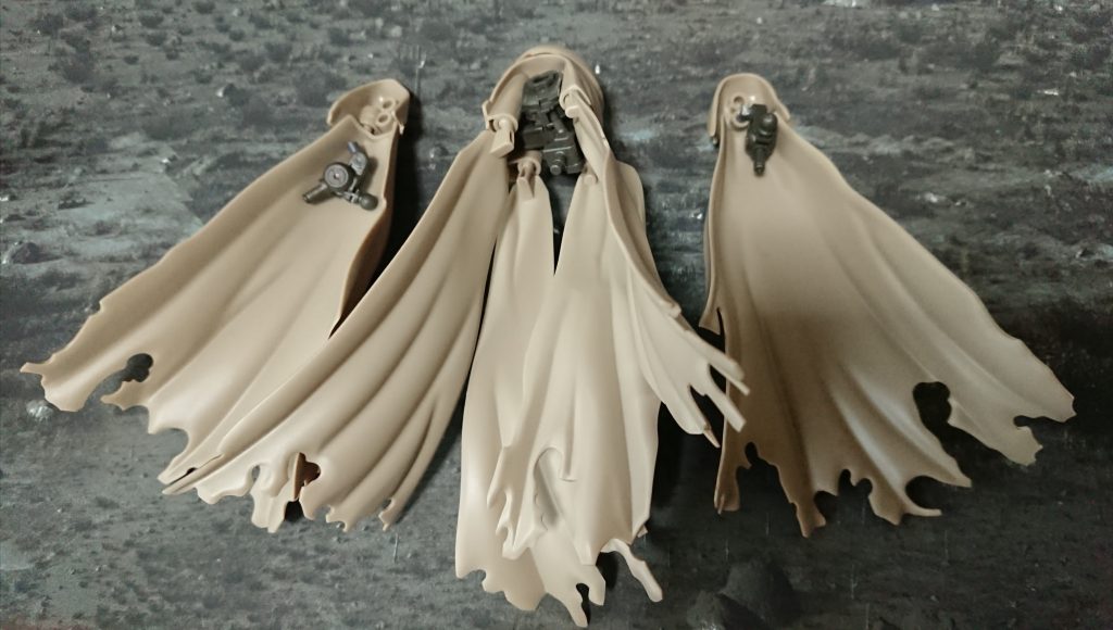 マントの中身。上半身と肩をまるごと差し換えます。