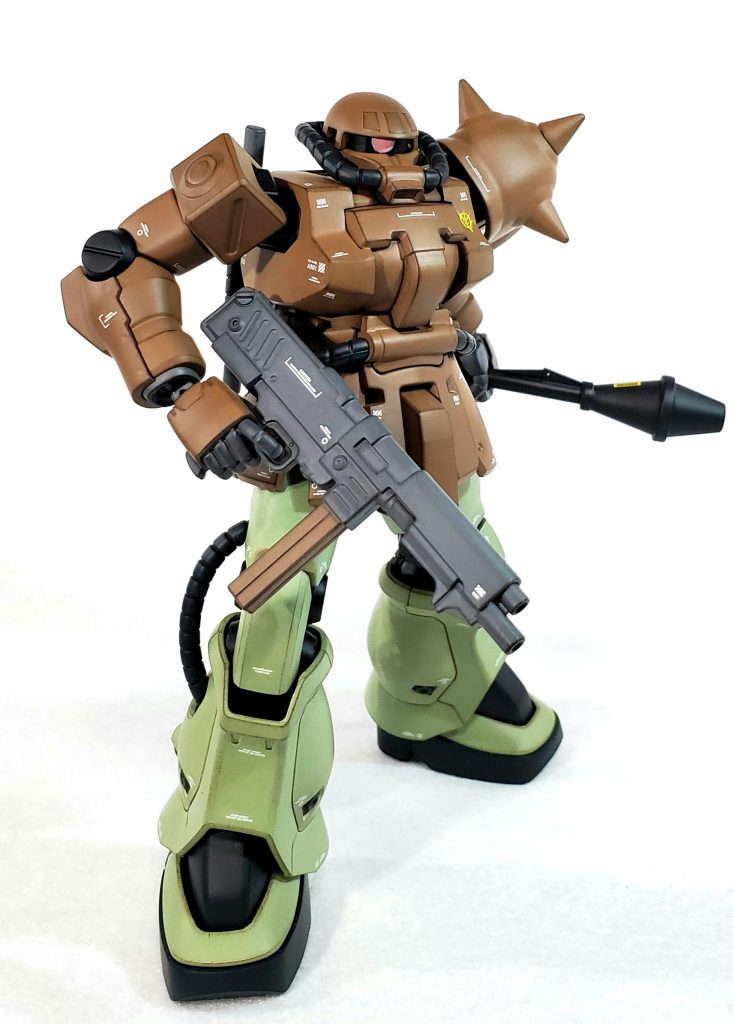 塗装は上半身をマボカニー下地にウッドブラウン、脚部は白下地にMSグリーンで特徴的なブラウンとザクグリーンのツートンカラーに塗装しています。その他、動力パイプと足にネービーブルー、関節にフラットブラック、MMP-80にガンシップグレイ2、シュツルムファウストはラバーブラック、バックパックは呉海軍工廠色を使用しています。