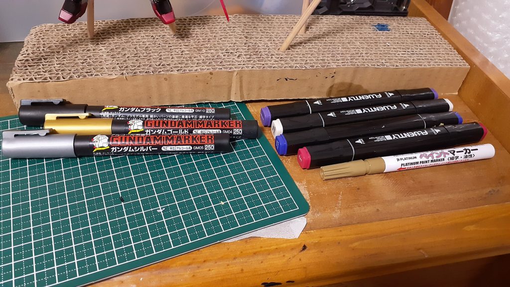 塗装はガンダムペン、100均のペンのみ使いました!