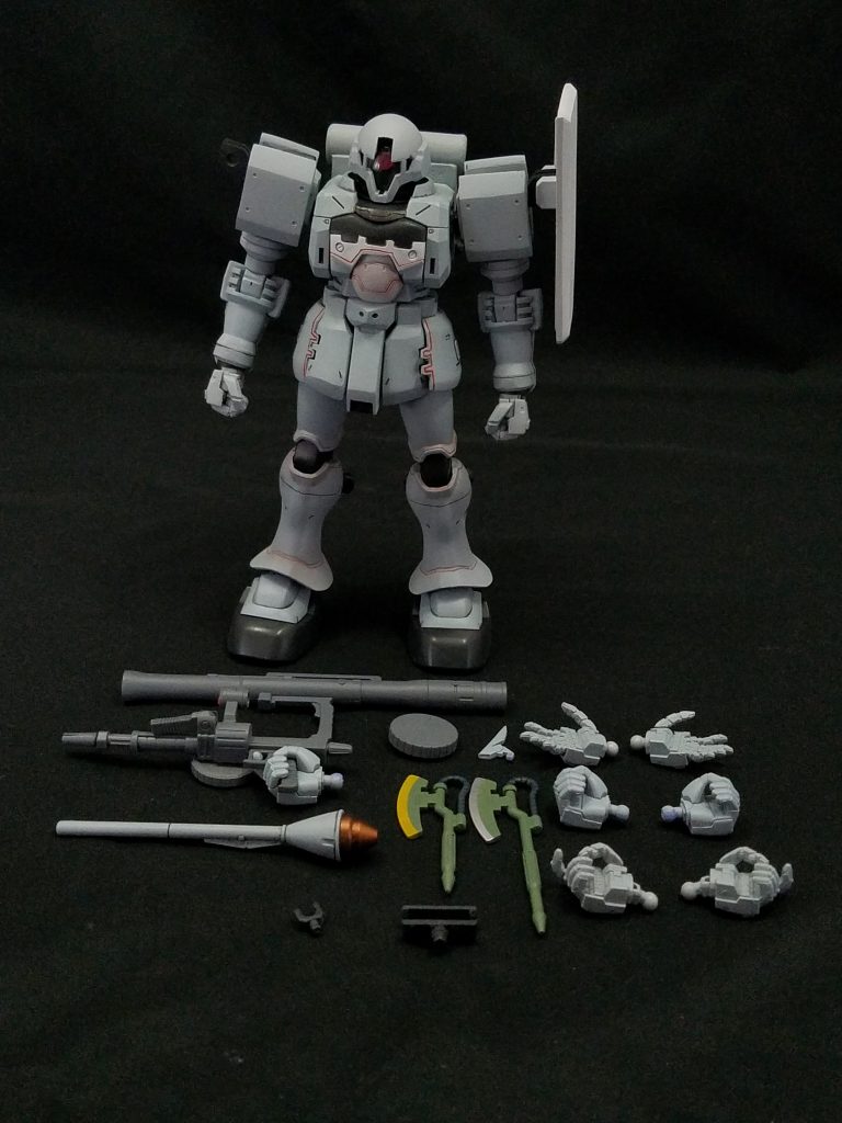 本作の全容。ヒートホークの刃の色は、EMS-10 ヅダで制作した物と逆にし、格納/展開の刃の色を揃えた物を2種類にしました。