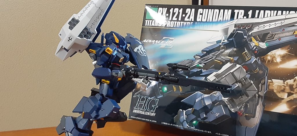 こちらは光学センサーをスナイパーに転用した設定のスナイパーキャノン仕様です(MS、戦艦問わず撃墜可能設定w)センサーのアンテナは短くしてシャープな感じに、スナイパーキャノンは30MMの武器セットをジョイント無視して自分オリジナルで接着して作りました。すみ入れ、艶消ししてます。