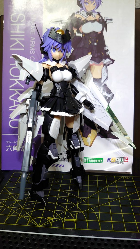 塗装前黒ベースのキットだったので、白に塗り直すのが非常に大変でした。どなたか楽な方法教えて下さい。