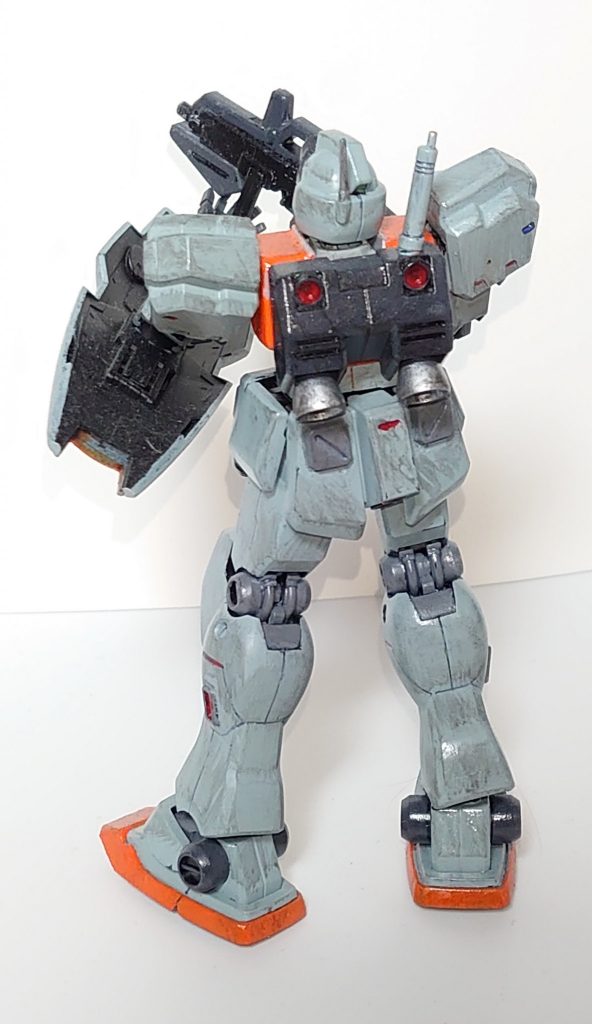 背面も前面とあまり言える事は変わらないです。銃もハイゼンスレイの余剰から、マガジンを半分に切って使ってます。