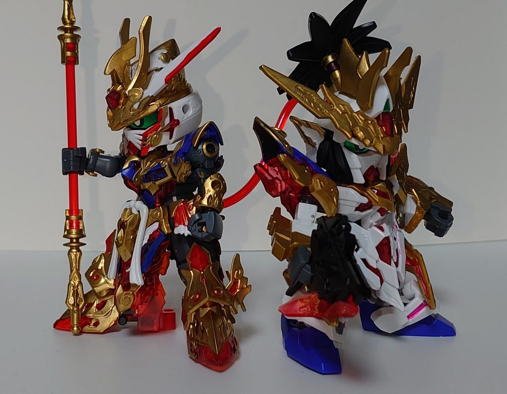 創傑伝からヒーローズへ!並び立たせると世界観が拡がる感じで良いです。まだまだ素人塗装ですが、マッキーはじめ、マーカーだけでココまで楽しめました。パチ組だけの人も、ちょっと塗ると愛着湧くので、オススメです!