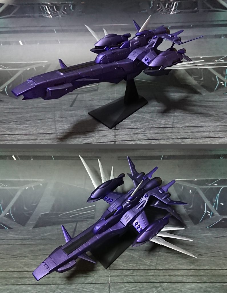 側面と、上から。ミサイル発射管は″閉″、カタパルト非展開を選択しています。