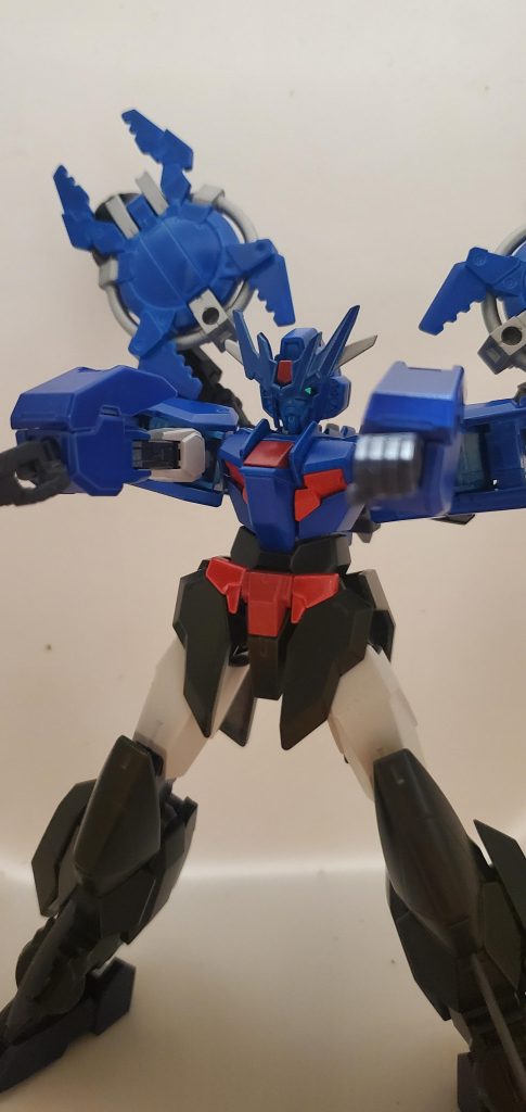 スタンドが無いので実際には飛んでませんが、「ロケットパンチ」「ダブルナックルボンバァー❗」