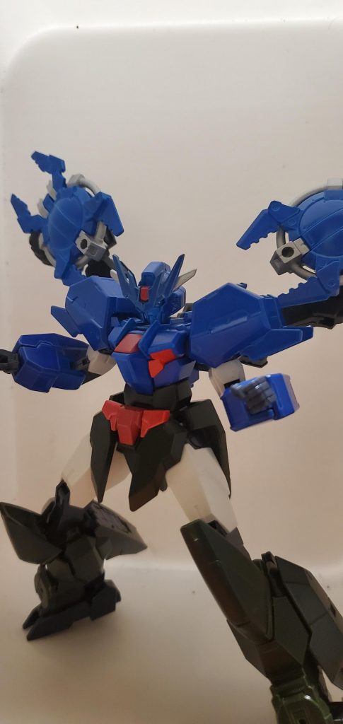 本来は30mmのお題として暖めてた物ですが、多忙の為間に合わなかったのでこちらで投稿その為、30mmのパーツも一部使用してます。カラーリングはゲッター號をイメージしたものだが所々配色を変えてます。仕上げもあえて艶消しにはせず「超合金」みたく光沢仕上げで。(写真だと解りづらいが)