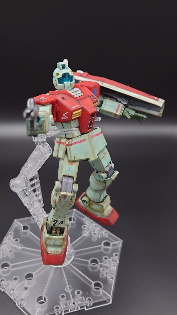 構え姿手はアニメ風にグリーンの配色。