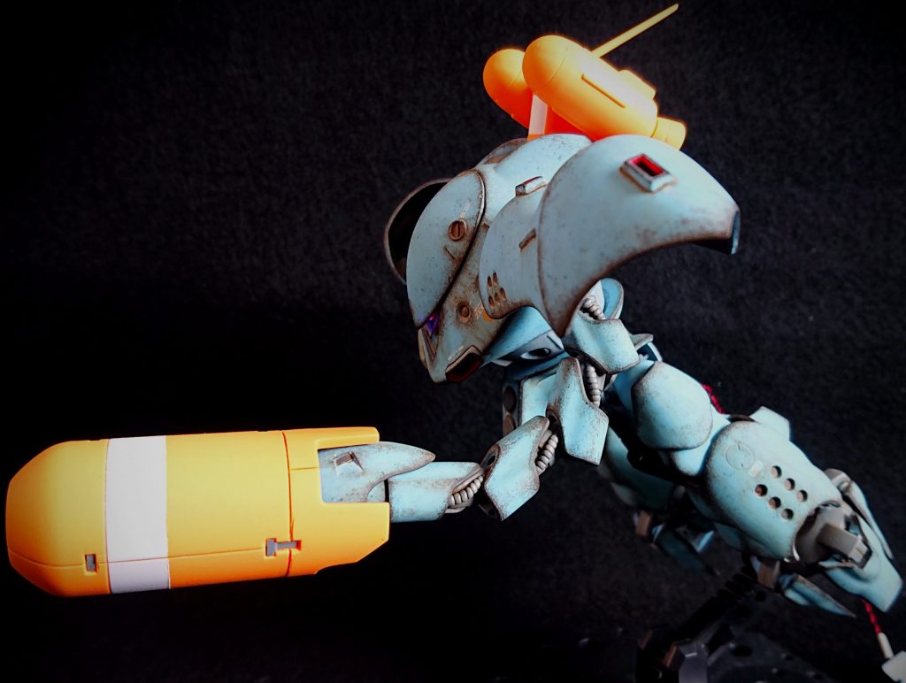 劇中の飛行しながらハンド・ミサイル・ユニットを発射するシーンを再現しました。