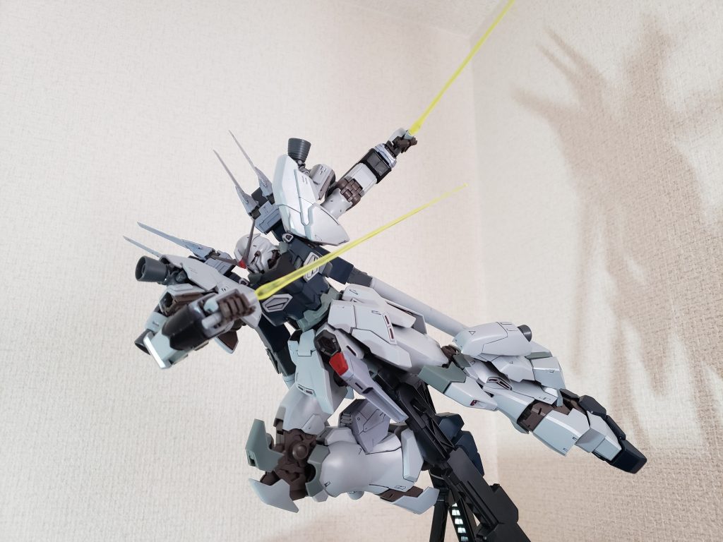 お気に入りのポージングバトオペ2のティターニアを見て、高速機体サーベル二刀流が至高と至りました(笑)ちなみにヴォーティガーンはティターニア→オベロン(クソ虫)→ヴォーティガーンと連想し付けました