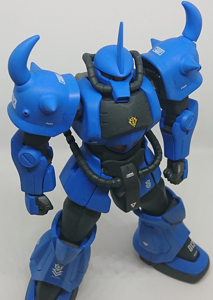 10月にケガをして以来、新しくガンプラを作るのが難しくなり久しぶりの投稿になります。肩アーマーと足首をグフカスタムから移植しました。