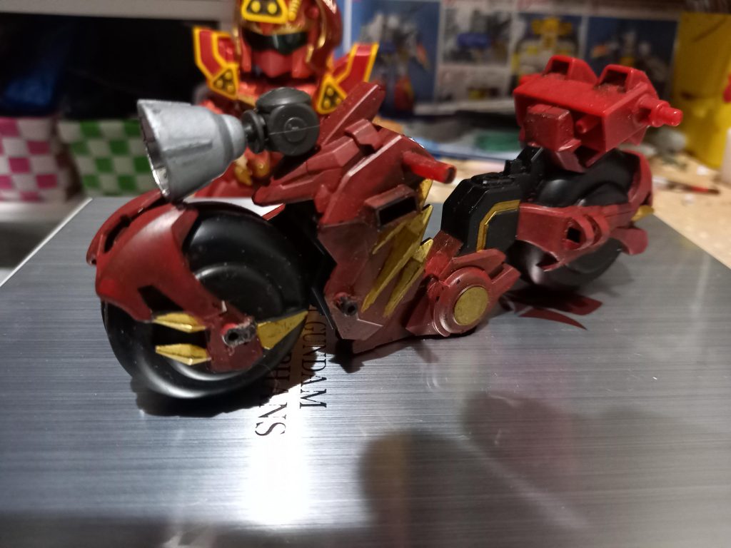 ジャンクの股関節パーツとバーニアでライト作成。なので稼働します。