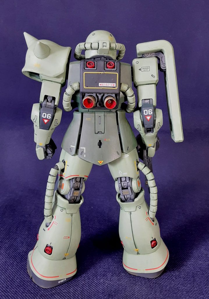 旧キットのリアルタイプザクのデカールも貼った事あるんですが、各段に貼りやすかったです