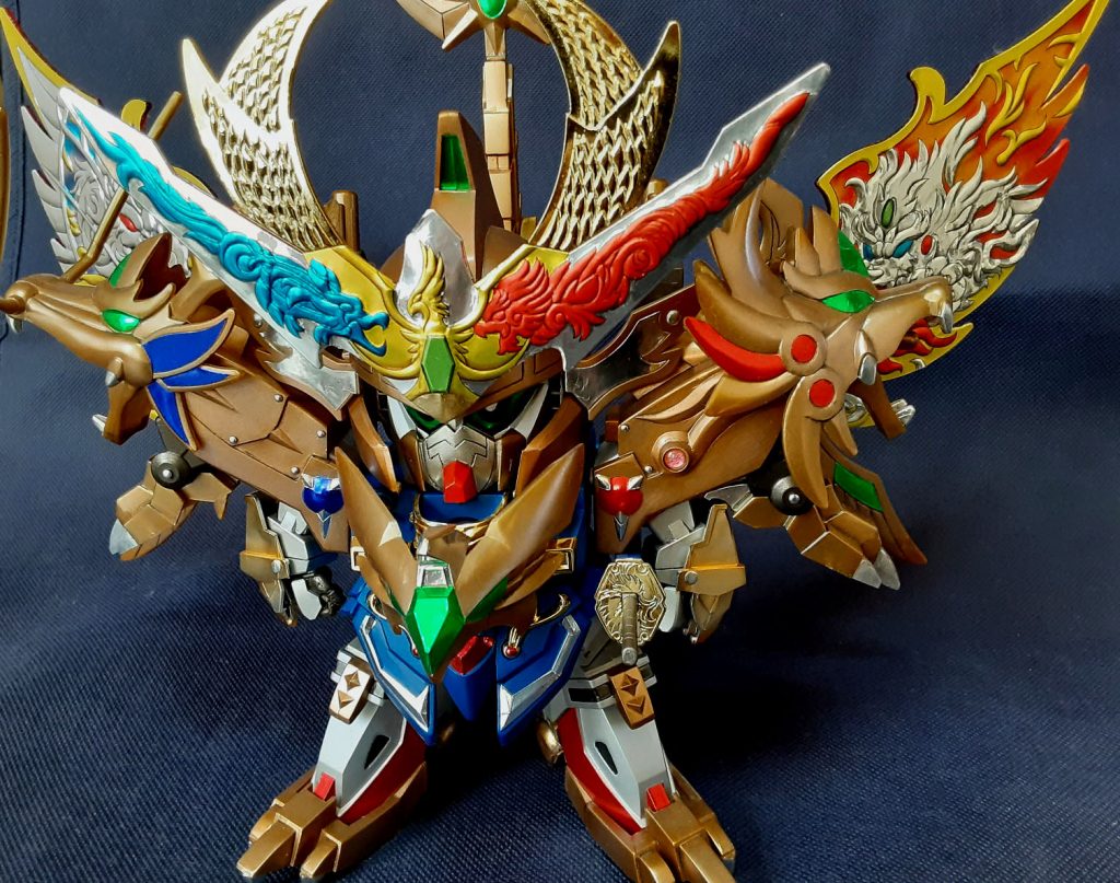 改造部分はバレリーナばりのつま先立をハイヒール位まで下げてもも部を作りました。翼は棚に入らないのでバックパックに取り付けました。