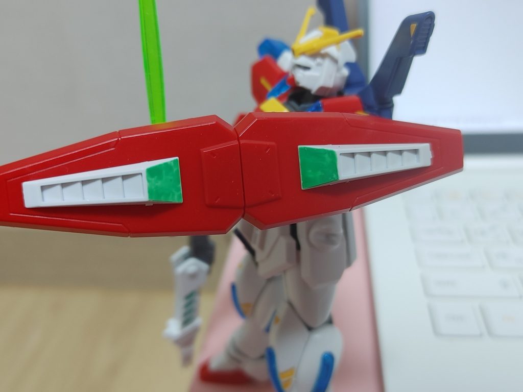 シールドはオリジナルですが、全体的にスターバーニングガンダムに似合うよう、アイグリーンで塗装しました。