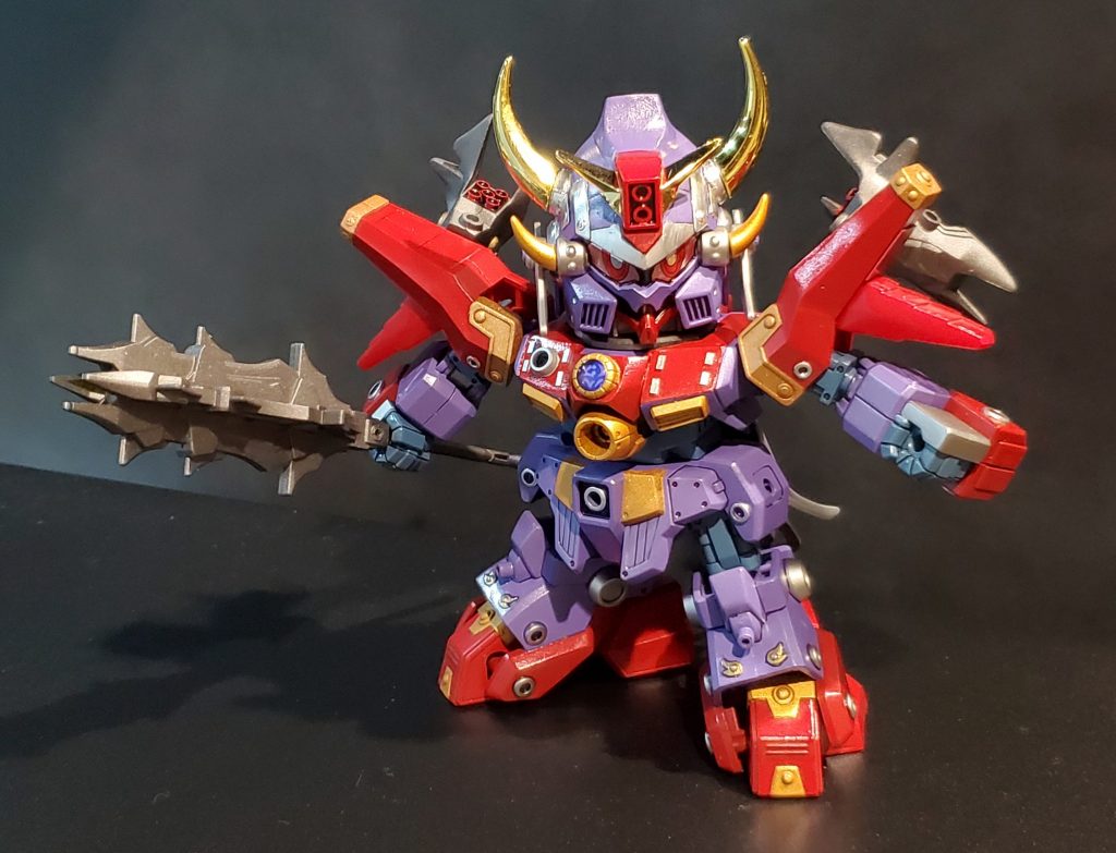 武器は馬超バルバトスから拝借、サイズバッチリ。旧キットの胸中央を移植、肩鎧を上腕の大袖に転用。足外側の特徴的な形は1/300サイコマークツーのジャンクから取ってきました！