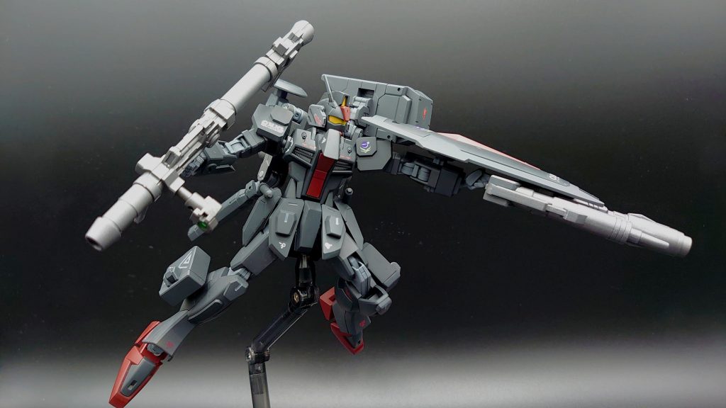 シールド裏には、２連ビームバズーカ+ビームライフルを装着