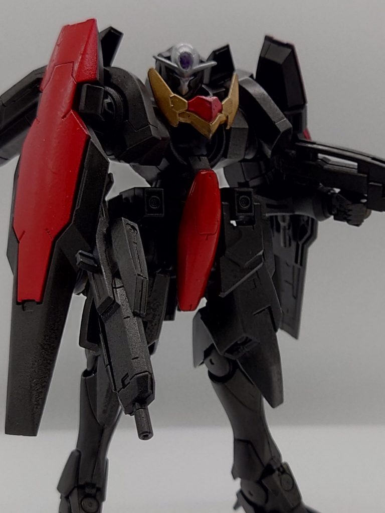 胸部、GNシールドの赤い部分は銀下地にクリアーレッド、股間の赤い部分は金下地にクリアーレッドで塗装しました。