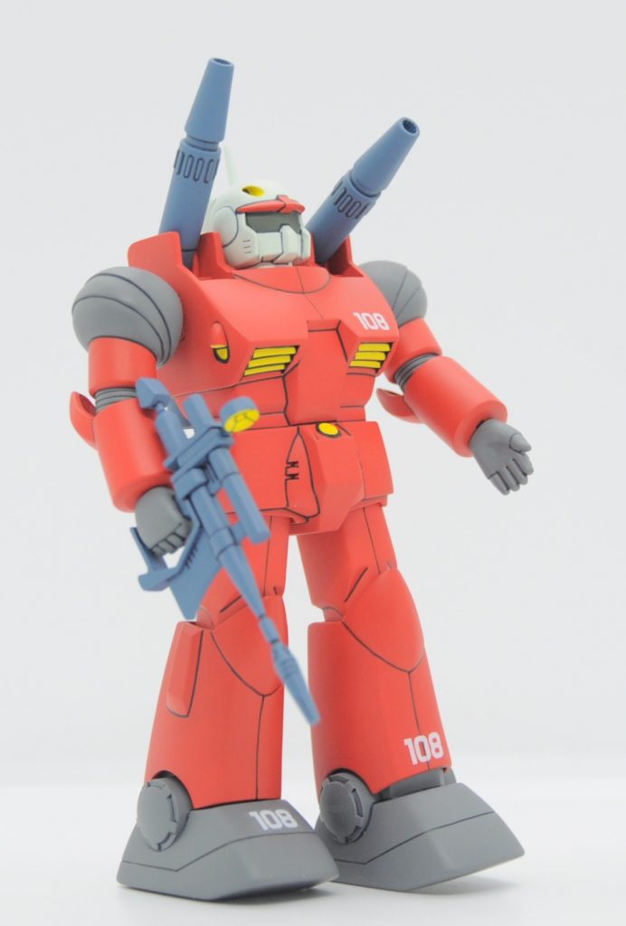 精一杯のパッケージイラスト再現ポーズ(笑)可動域がどうこう以前に、旧キット1/144のパッケージ絵だと左手は握りこぶしなんですが、キットの左手は平手しかないという