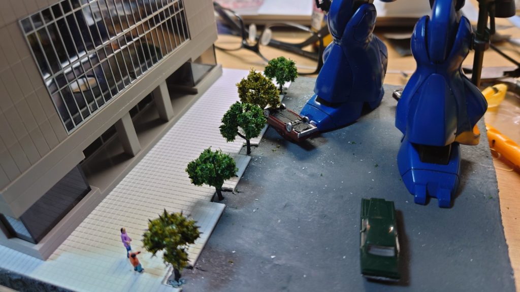 試行錯誤中人、車、建物はトミーテックのやつをほんとにトミーテックさんには頭が上がらない…