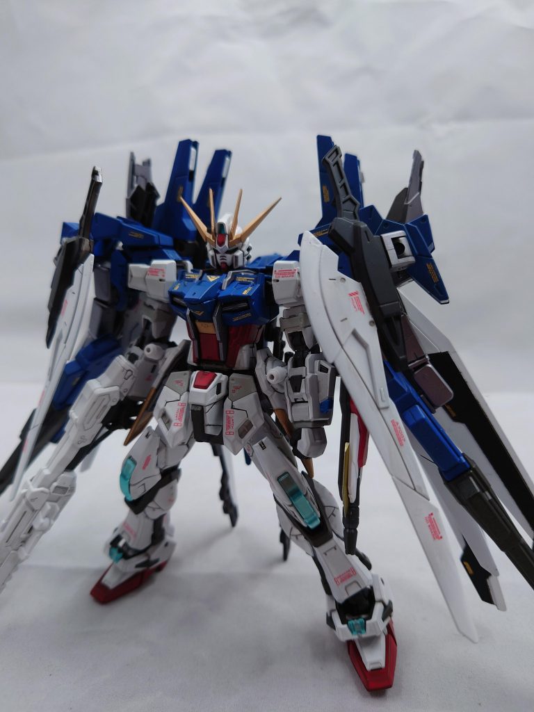 合体すると大ボリュームに！尚ギリッギリ自立します。フリーダムっぽいシルエットにしたかったのでちゃんとそう見えると嬉しいです。