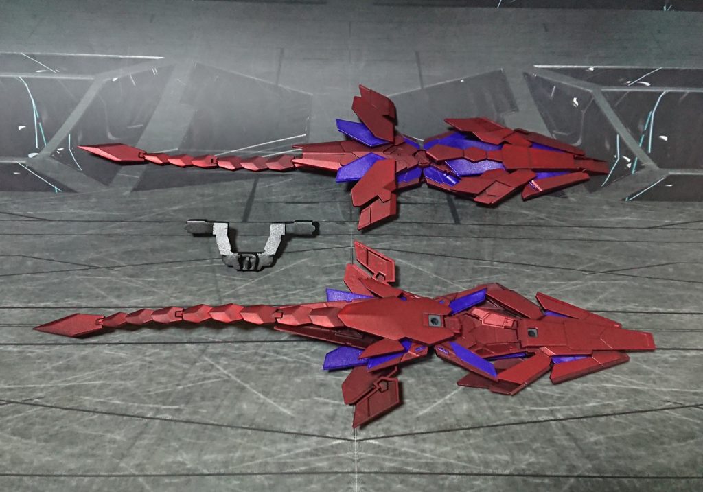 アームド・アーマーDEの表・裏と、接続アーム。接続アームの肉抜き穴は埋めてあります。 