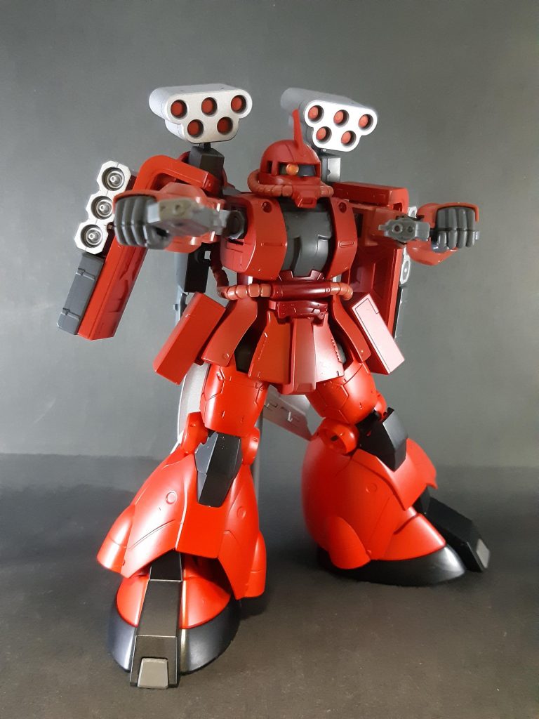 ザクアメイジングのハンドガン。ビーム兵器と実弾兵器を両方装備することで、バランスの良い機体を目指しました。