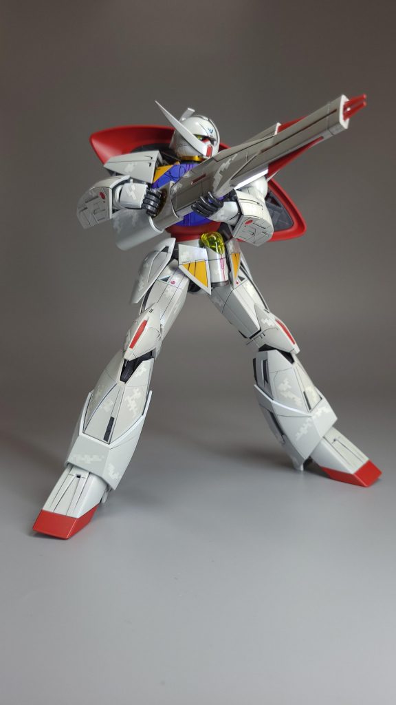 ビームライフルは通常の持ち方の他に最大出力モードを再現することができます。