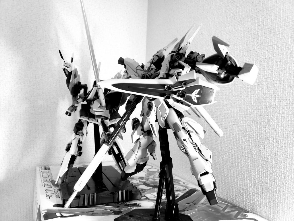 クローアームを装備して大型ビームサーベルを持って4刀流とかやりたかったですが大型ビームサーベルの柄のパーツがたくさん取れるFAZZが今なかなか良い値段してるのでまた今度です